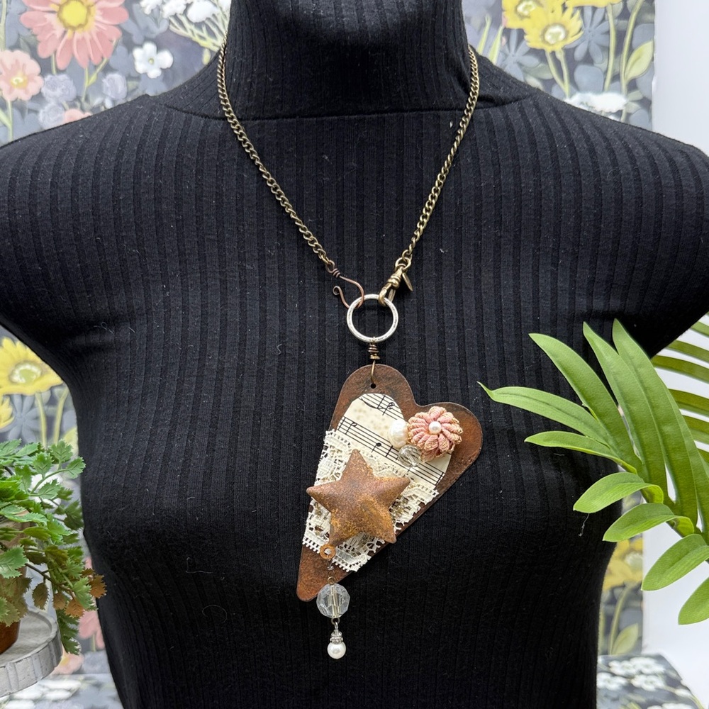 ⭐️Adorned Crown Jewelry rusty heart star vintage music necklace